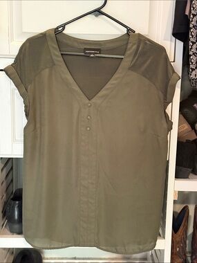 Eddie Bauer Olive Green V-Neck Short Sleeve Blouse